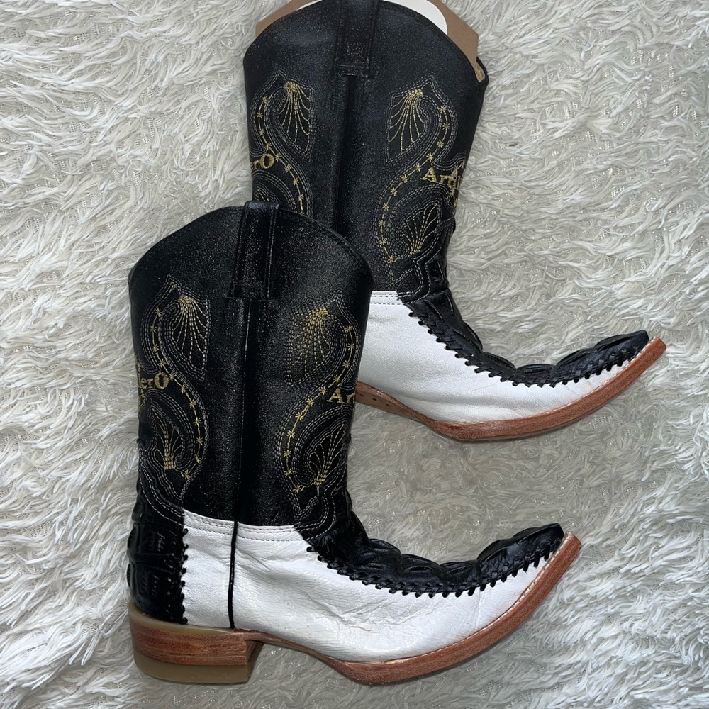 Kids Leather cowboy boot and belt.